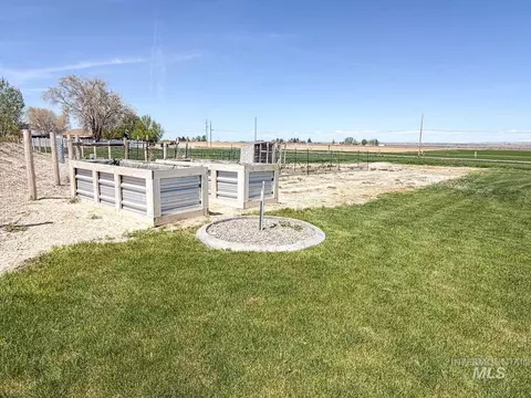 Exterior - 2085 E 900 S, Hazelton, ID 83335 photo 5 of 9