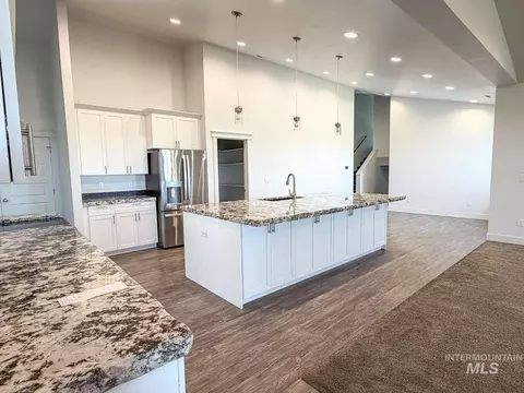 Kitchen - 2085 E 900 S, Hazelton, ID 83335 photo 1 of 2