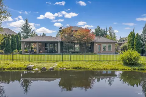 Exterior - 568 E Lakebrook Ln, Eagle, ID 83616 photo 3 of 7