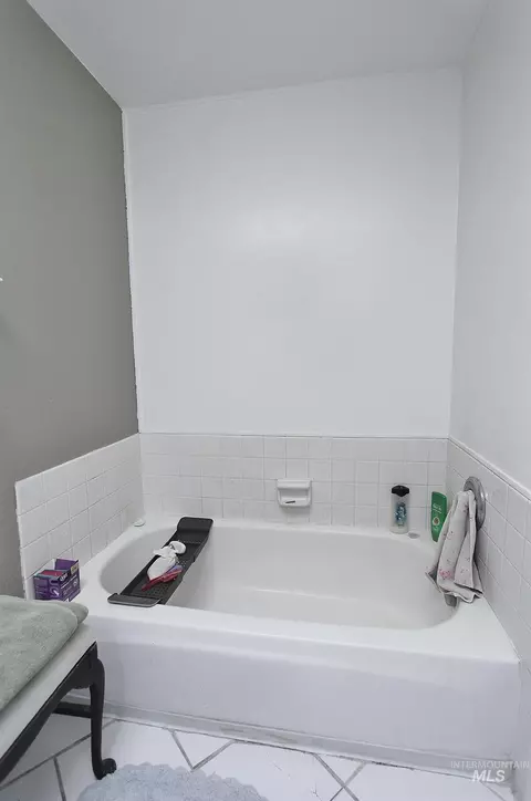 Bath - 698 N Eagle Hills Way, Eagle, ID 83616 photo 3 of 3