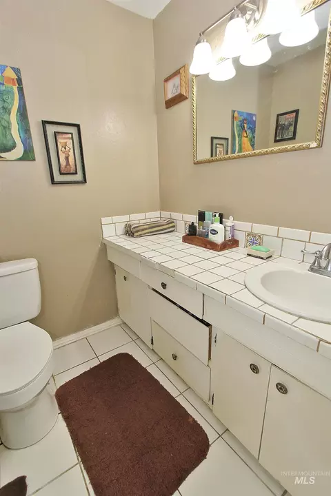 Bath - 698 N Eagle Hills Way, Eagle, ID 83616 photo 1 of 3