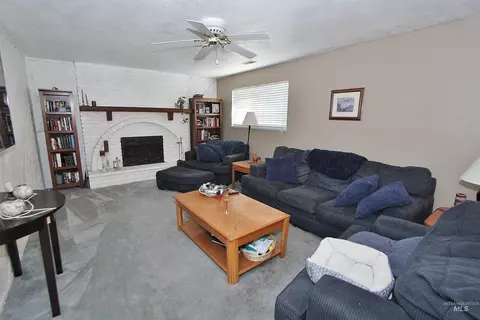 Living - 698 N Eagle Hills Way, Eagle, ID 83616 photo 3 of 4