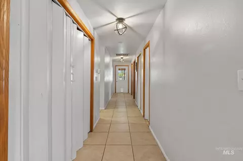 Entry Way - 2119 Ripon Ave, Lewiston, ID 83501 photo 4 of 7