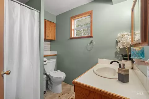 Bath - 2119 Ripon Ave, Lewiston, ID 83501 photo 2 of 2