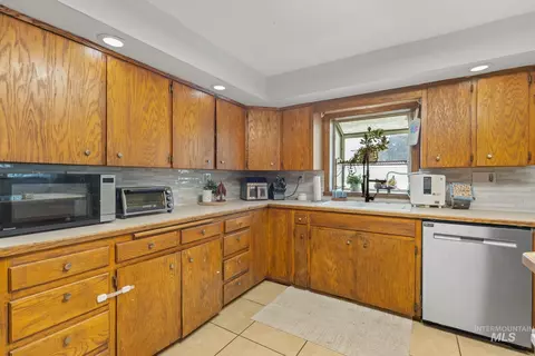 Kitchen - 2119 Ripon Ave, Lewiston, ID 83501 photo 3 of 6