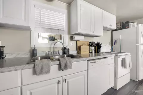 Kitchen - 107 W Midway St, Filer, ID 83328 photo 1 of 2