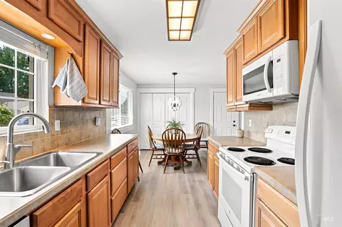 Kitchen - 420 E Amanita, Eagle, ID 83616 photo 2 of 4