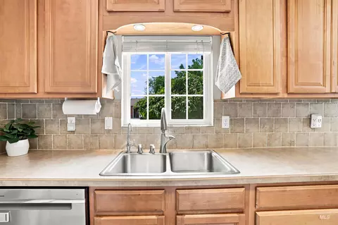 Kitchen - 420 E Amanita, Eagle, ID 83616 photo 3 of 4