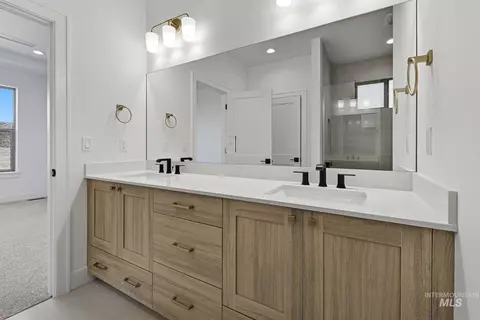 Bath - 1730 N Green Pine Ln, Star, ID 83669 photo 2 of 5