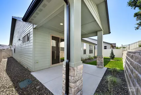 Exterior - 1730 N Green Pine Ln, Star, ID 83669 photo 4 of 5