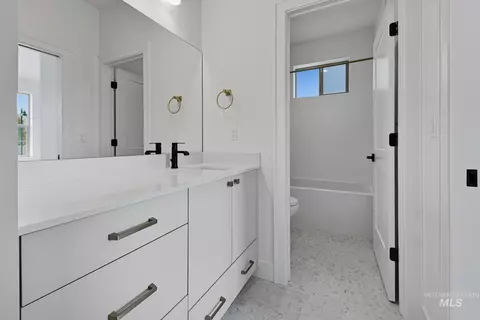 Bath - 1730 N Green Pine Ln, Star, ID 83669 photo 5 of 5