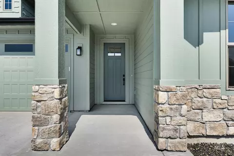Exterior - 1730 N Green Pine Ln, Star, ID 83669 photo 2 of 5