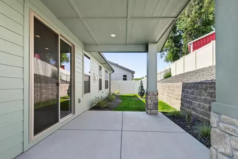 Exterior - 1730 N Green Pine Ln, Star, ID 83669 photo 3 of 5