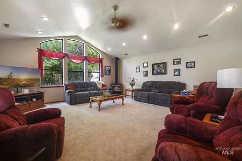Living - 35 Sun Mdws E, Jerome, ID 83338 photo 1 of 2