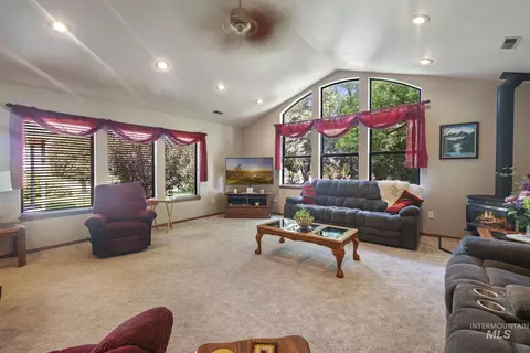 Living - 35 Sun Mdws E, Jerome, ID 83338 photo 2 of 2