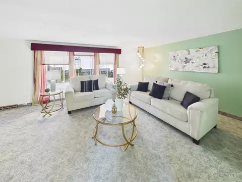 Living - 334 S 4th St, Rupert, ID 83350 photo 1 of 4