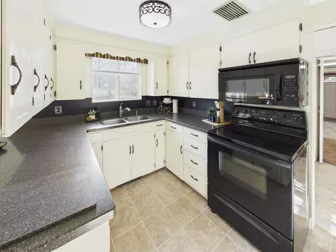 Kitchen - 334 S 4th St, Rupert, ID 83350 photo 2 of 3