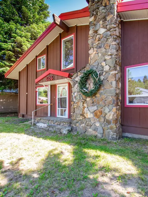 Exterior - 606 Thompson Ave, Mccall, ID 83638 photo 3 of 3