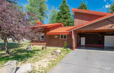 Exterior - 606 Thompson Ave, Mccall, ID 83638 photo 2 of 3