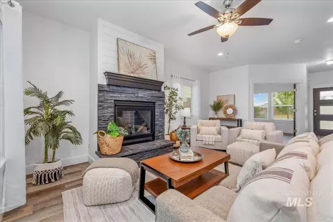 Living - 5203 Wallace Way, Caldwell, ID 83607 photo 2 of 3