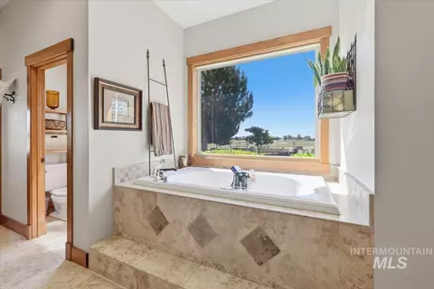 Bath - 20337 Maggard Ln, Caldwell, ID 83607 photo 4 of 6