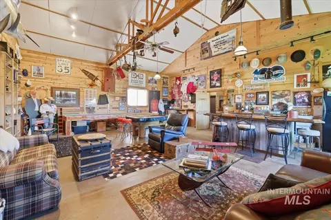 Living - 20337 Maggard Ln, Caldwell, ID 83607 photo 3 of 3