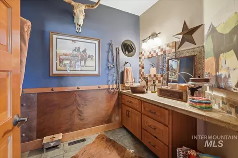 Bath - 20337 Maggard Ln, Caldwell, ID 83607 photo 5 of 6