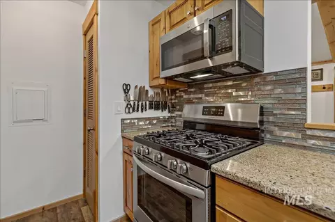 Kitchen - 79 Sunset Loop, Cascade, ID 83611 photo 3 of 3