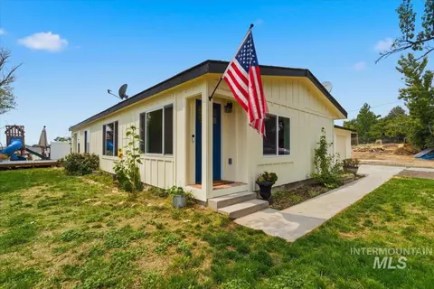 17114 Goodson Rd, Caldwell, ID 83605