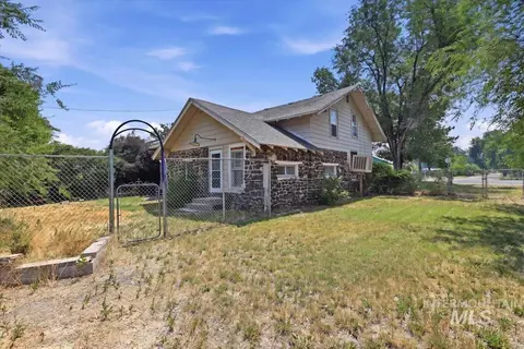 Exterior - 202 E 4th St, Kuna, ID 83634 photo 7 of 9