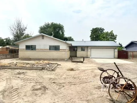 307 W Arizona Ave, Homedale, ID 83628