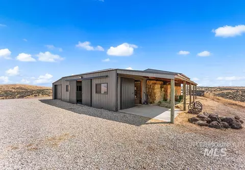 Exterior - 8901 W Bugle Boy Ln, Eagle, ID 83616 photo 6 of 10