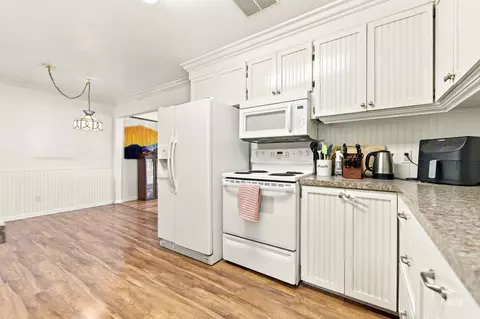 Kitchen - 1609 E Beech St, Caldwell, ID 83605 photo 3 of 4