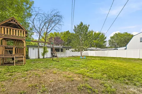 Exterior - 1609 E Beech St, Caldwell, ID 83605 photo 7 of 9