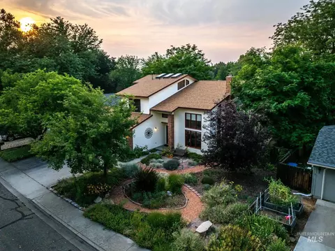 5678 W Gate House Ct, Boise, ID 83703