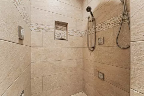 Bath - 1341 N Willowick, Eagle, ID 83616 photo 6 of 6