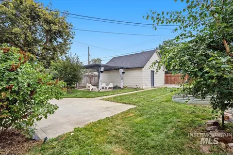Exterior - 421 E 2nd St, Emmett, ID 83617 photo 4 of 11