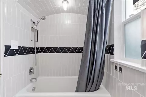 Bath - 421 E 2nd St, Emmett, ID 83617 photo 4 of 4