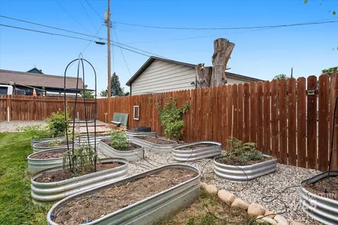 Exterior - 421 E 2nd St, Emmett, ID 83617 photo 5 of 11