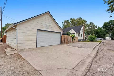 Exterior - 421 E 2nd St, Emmett, ID 83617 photo 10 of 11
