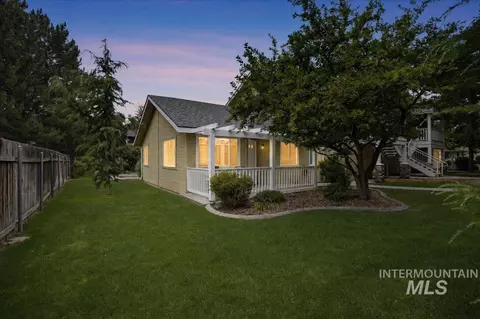 Exterior - 439 W State St, Eagle, ID 83616 photo 5 of 9