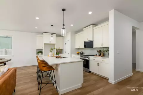 Kitchen - 2651 N Morehouse Ave, Eagle, ID 83616 photo 2 of 4