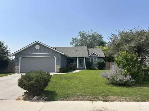825 S Bonneville Dr, Nampa, ID 83686