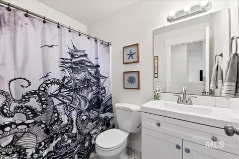 Bath - 335 E Willowcreek Dr, Middleton, ID 83644 photo 2 of 2