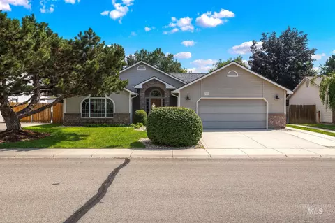 2305 E Chateau Dr, Meridian, ID 83646
