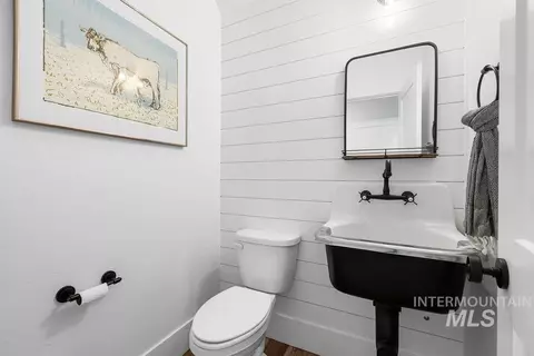 Bath - 7723 W Hevelius, Eagle, ID 83616 photo 5 of 6