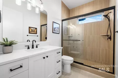 Bath - 7723 W Hevelius, Eagle, ID 83616 photo 4 of 6