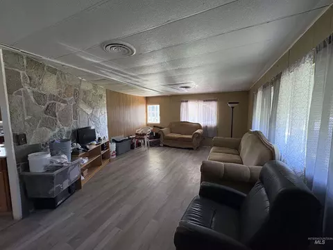117 E 5th St, Shoshone, ID 83352 photo 5