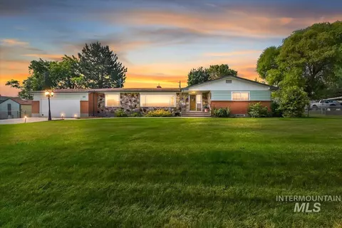 111 Palmer Dr, Nampa, ID 83686