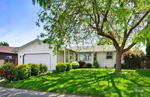 2404 Golden Ave, Fruitland, ID 83619